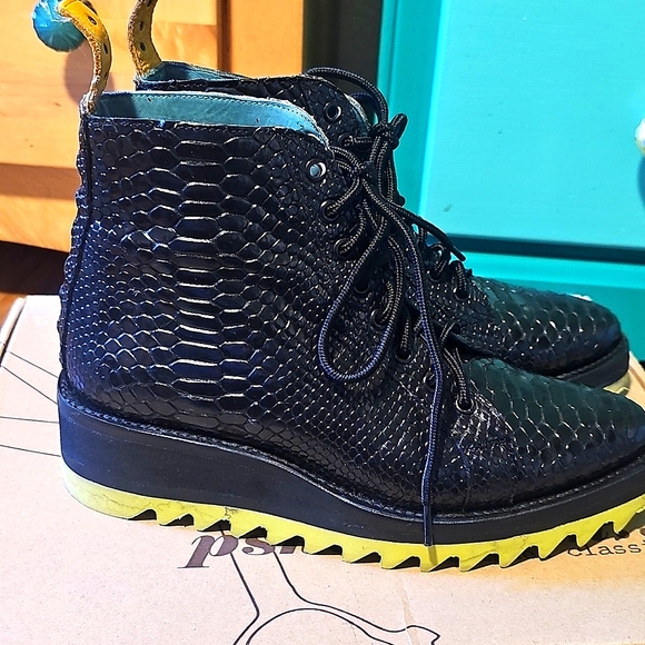 Pskaufman hallway with custom sole sz. 8 - Picture 4 of 8